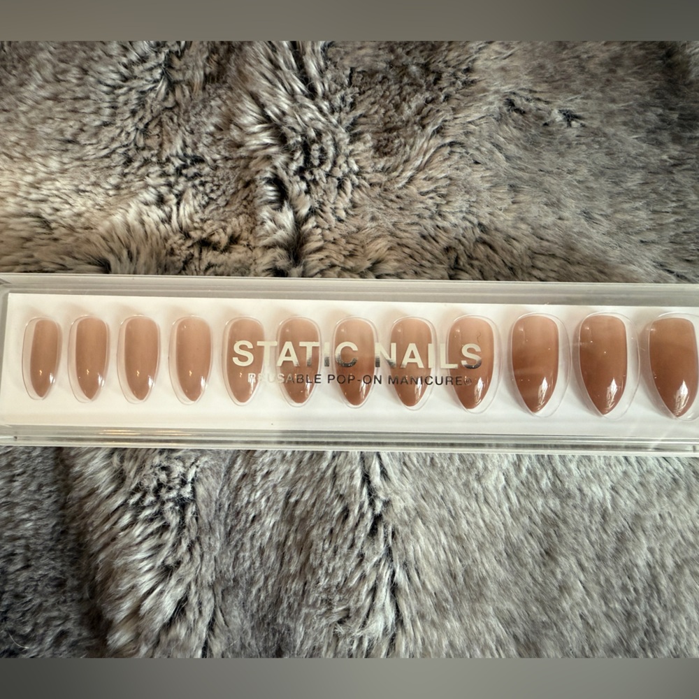Static Nails Reusable Pop-On Manicure. Toasted Almond. Almond shaped